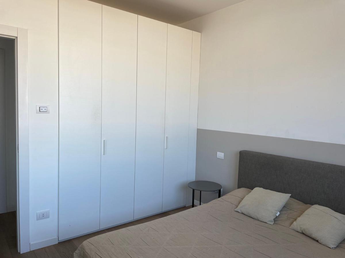 Confortevole Bilocale In Largo Marinai D'italia Milaan
